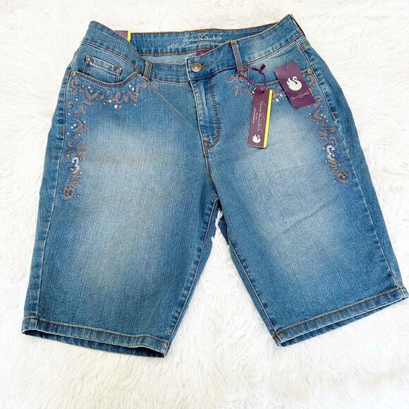 Gloria Vanderbilt Jean Shorts Embroidery Size 10P Petite NWT - Picture 2 of 10